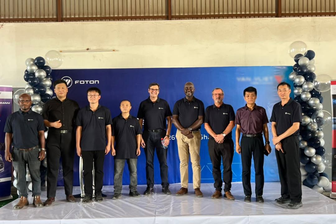可能是包含下列内容的图片：灯光和上面的文字是“FOTON MAN 6”